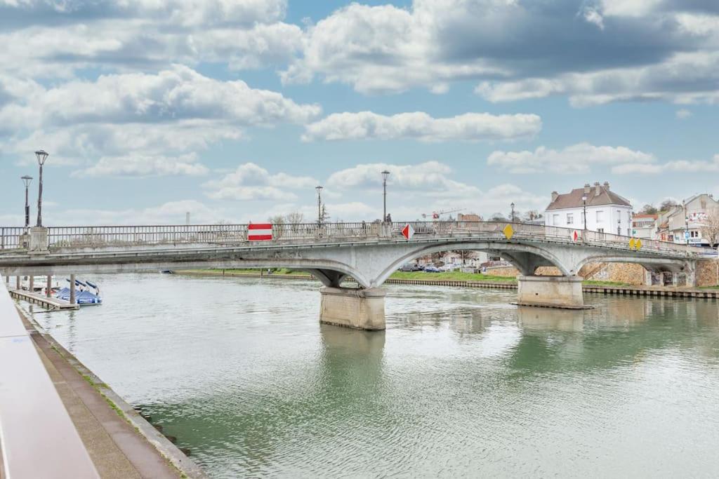 Sur Les Bords De Marne - Disneyland Paris Lagny Eksteriør billede